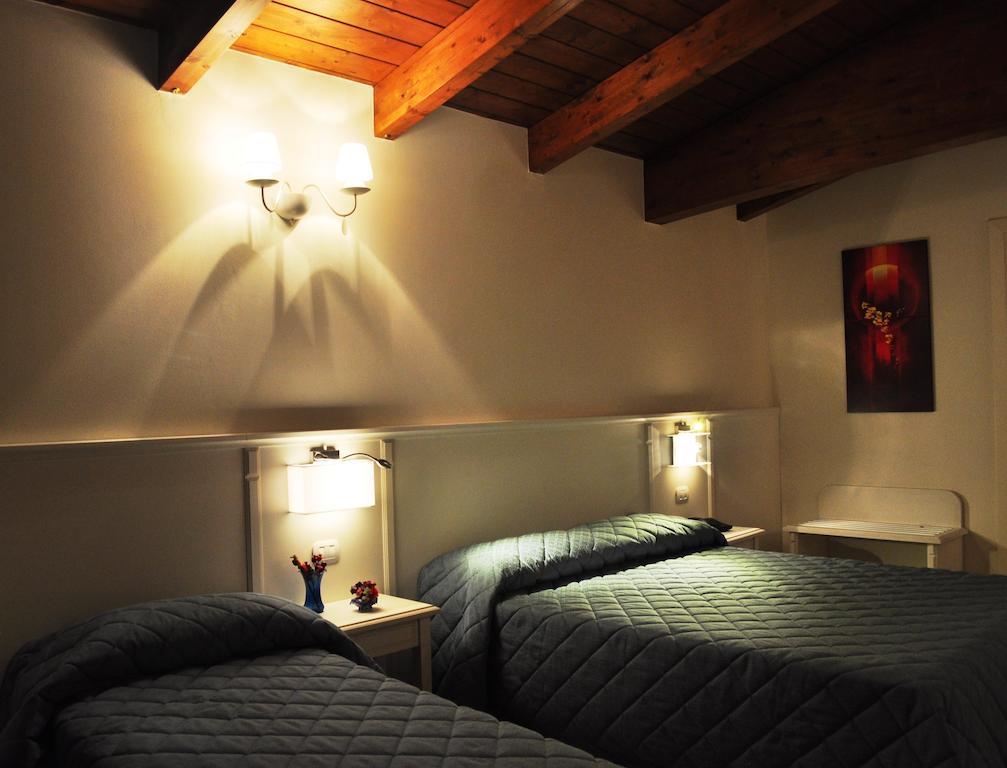 Hotel Centova Perugia Szoba fotó